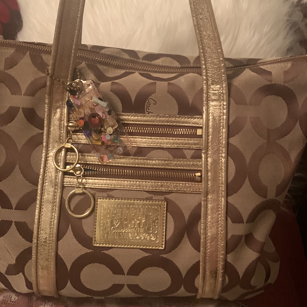 Coach - Picture 4 of 4